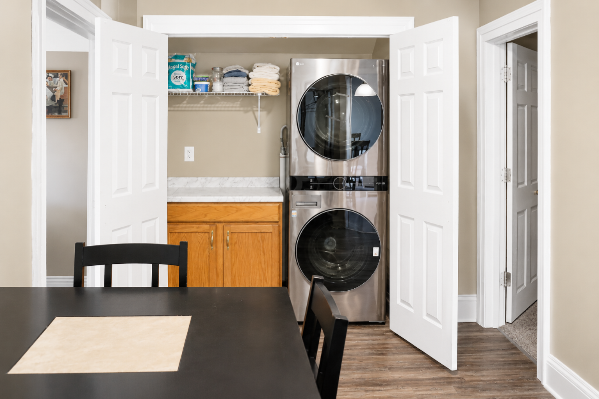 2BR | In-Unit Laundry, Parking + Porch - Photo 4