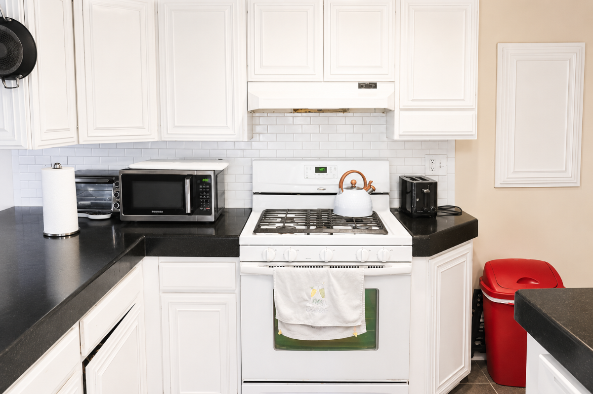 King Sized Bed Loft - Pet-friendly/Parking In-Unit Laundry - Photo 6