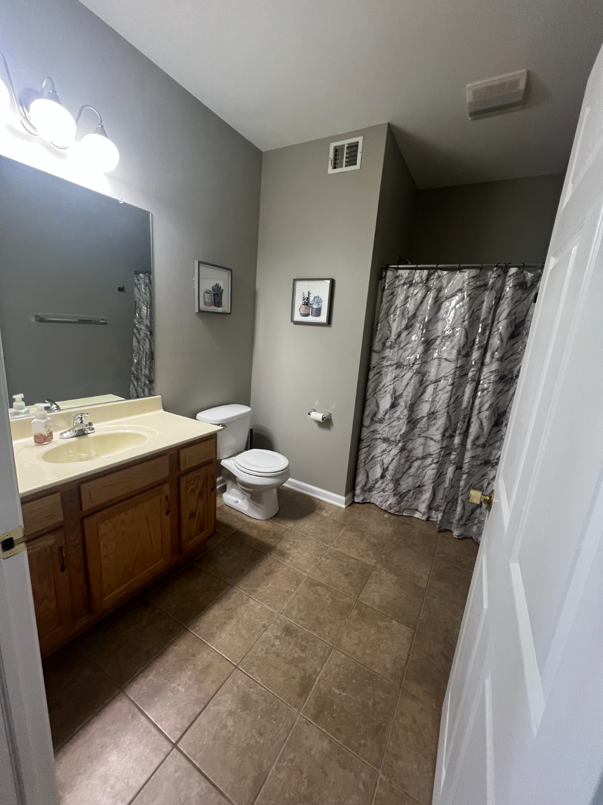 Private Bedroom & Bath in Quiet Wynantskill Condo - Photo 10
