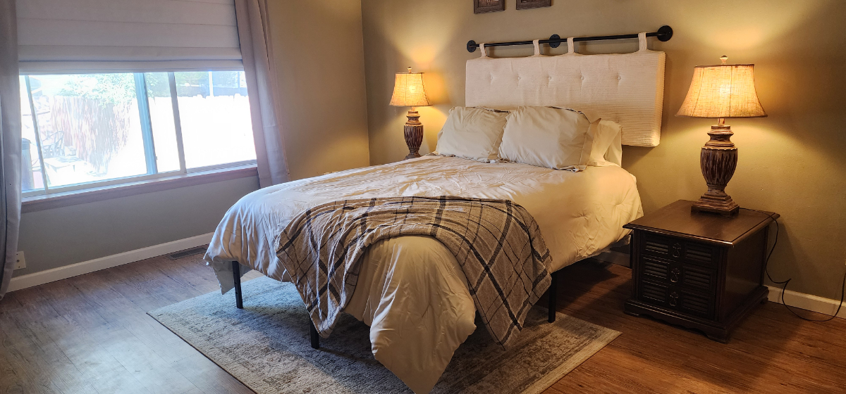 Desert Oasis Twin Home - Fully Furnished Retreat - Photo 1