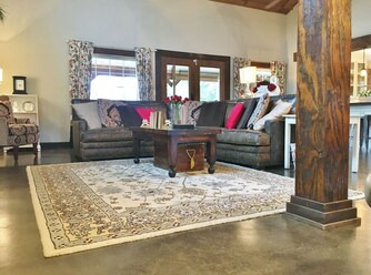 Charming Barn Retreat With Loft, Private Pool, Outdoor Dining And Rustic Character - Photo 4