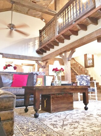 Charming Barn Retreat With Loft, Private Pool, Outdoor Dining And Rustic Character - Photo 2