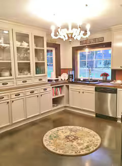 Charming Barn Retreat With Loft, Private Pool, Outdoor Dining And Rustic Character - Photo 10