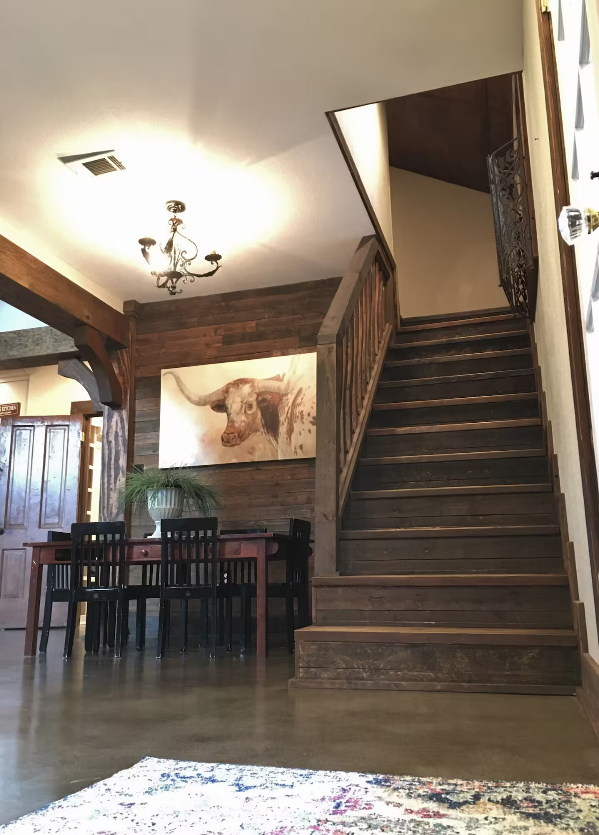 Charming Barn Retreat With Loft, Private Pool, Outdoor Dining And Rustic Character - Photo 9