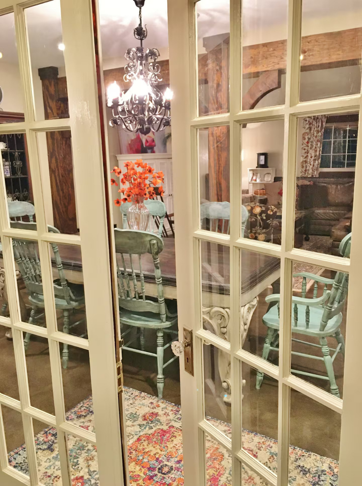 Charming Barn Retreat With Loft, Private Pool, Outdoor Dining And Rustic Character - Photo 12
