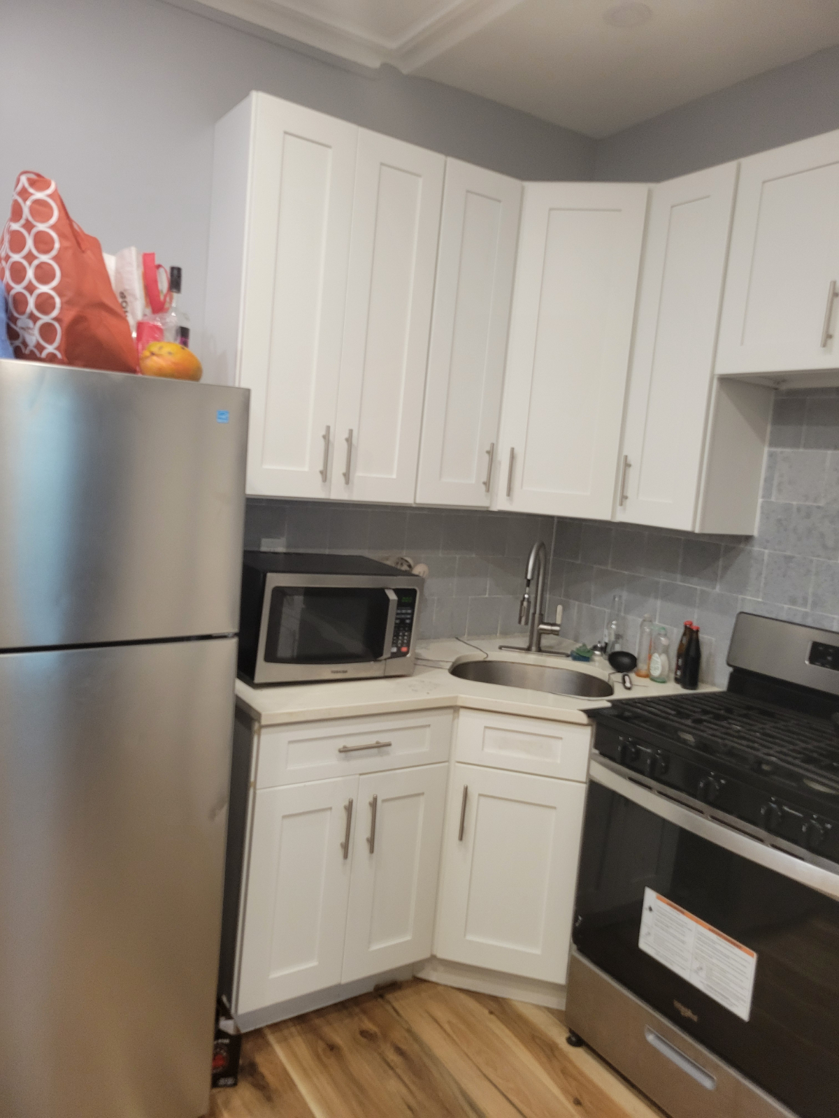 Furnished Room with Queen Bed & Shared Kitchen - Photo 6