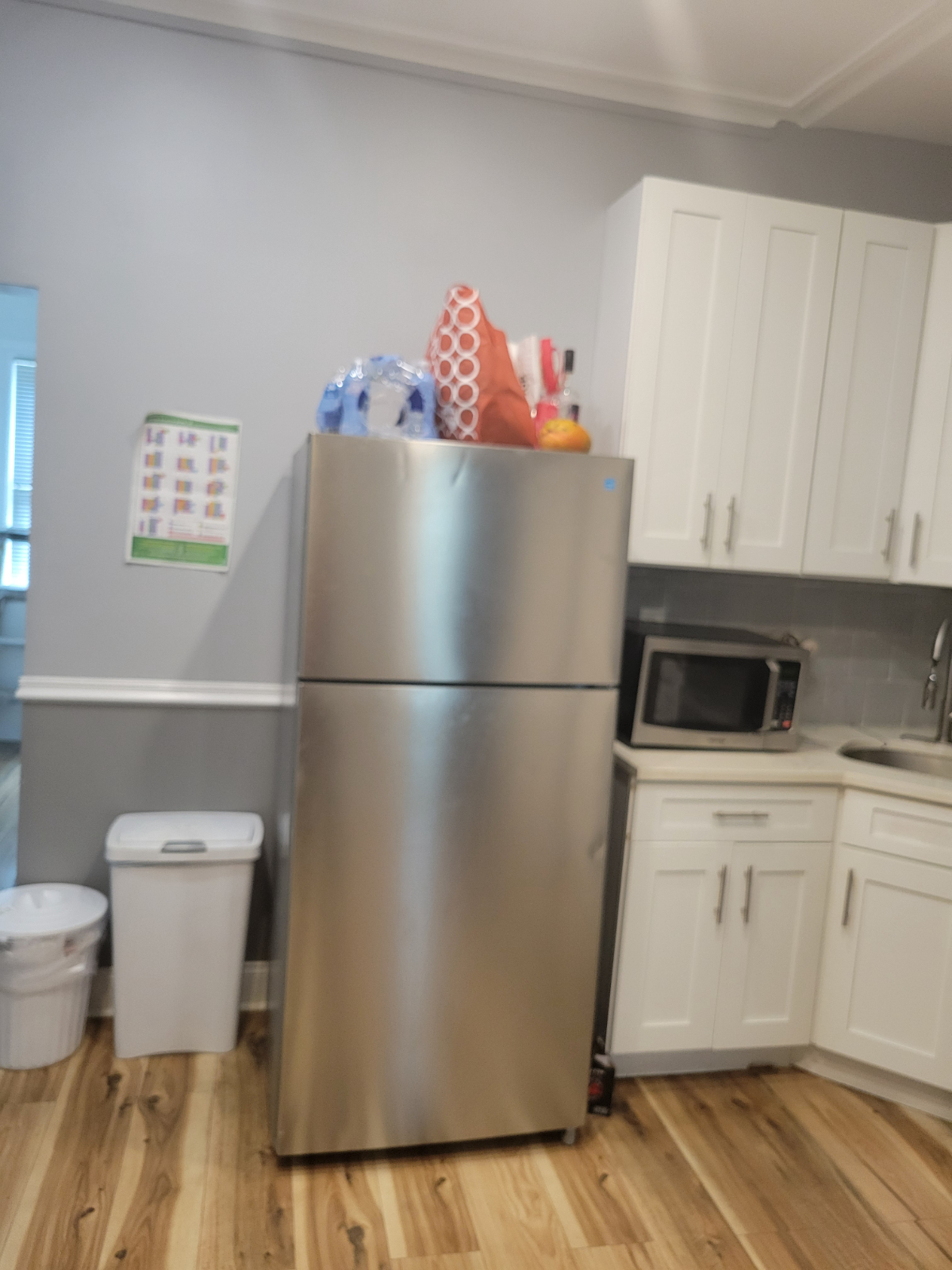 Furnished Room with Queen Bed & Shared Kitchen - Photo 7