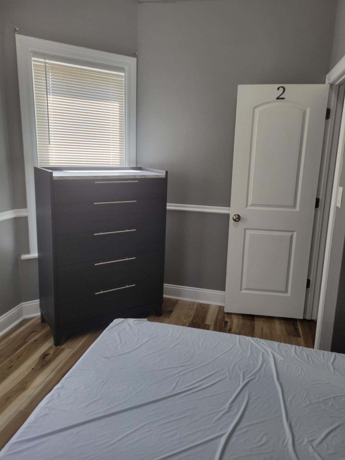 Furnished Room with Queen Bed & Shared Kitchen - Photo 3