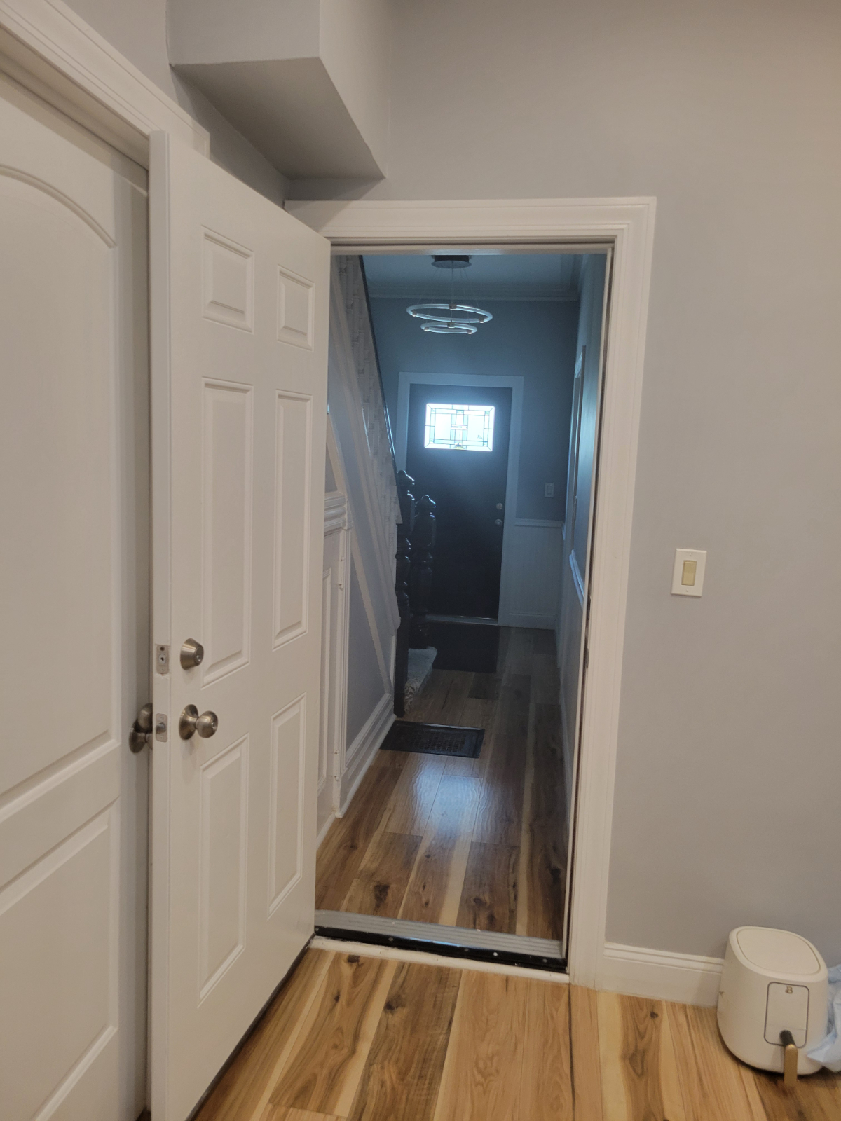 Furnished Room with Queen Bed & Shared Kitchen - Photo 8