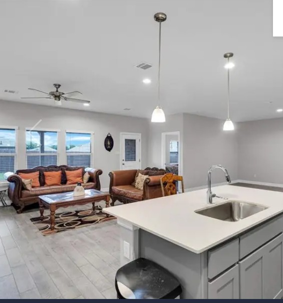 Furnished 4BR/2BA Cedar Hill Home - Corporate, Medical & Relocation - Photo 2
