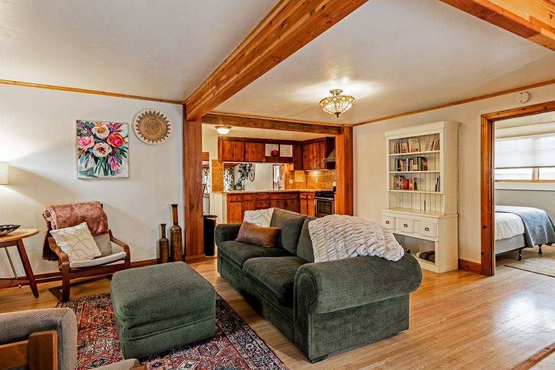 2 Bed 1 Bath Fully Furnished with Fenced Yard - Photo 3