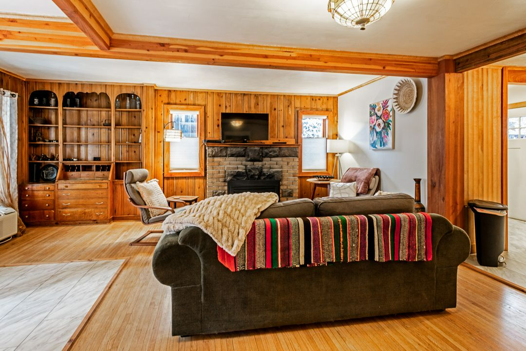 2 Bed 1 Bath Fully Furnished with Fenced Yard - Photo 4