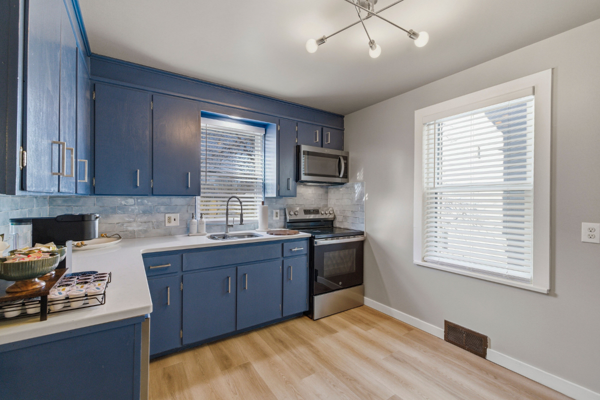 Fully Furnished 4BR Home Near Hospital & Highway - Photo 3