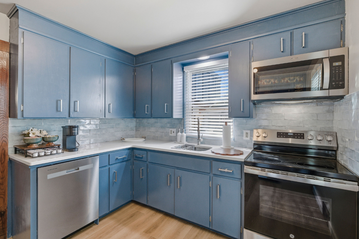 Fully Furnished 4BR Home Near Hospital & Highway - Photo 2