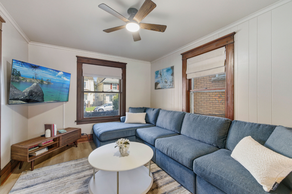 Fully Furnished 4BR Home Near Hospital & Highway - Photo 4