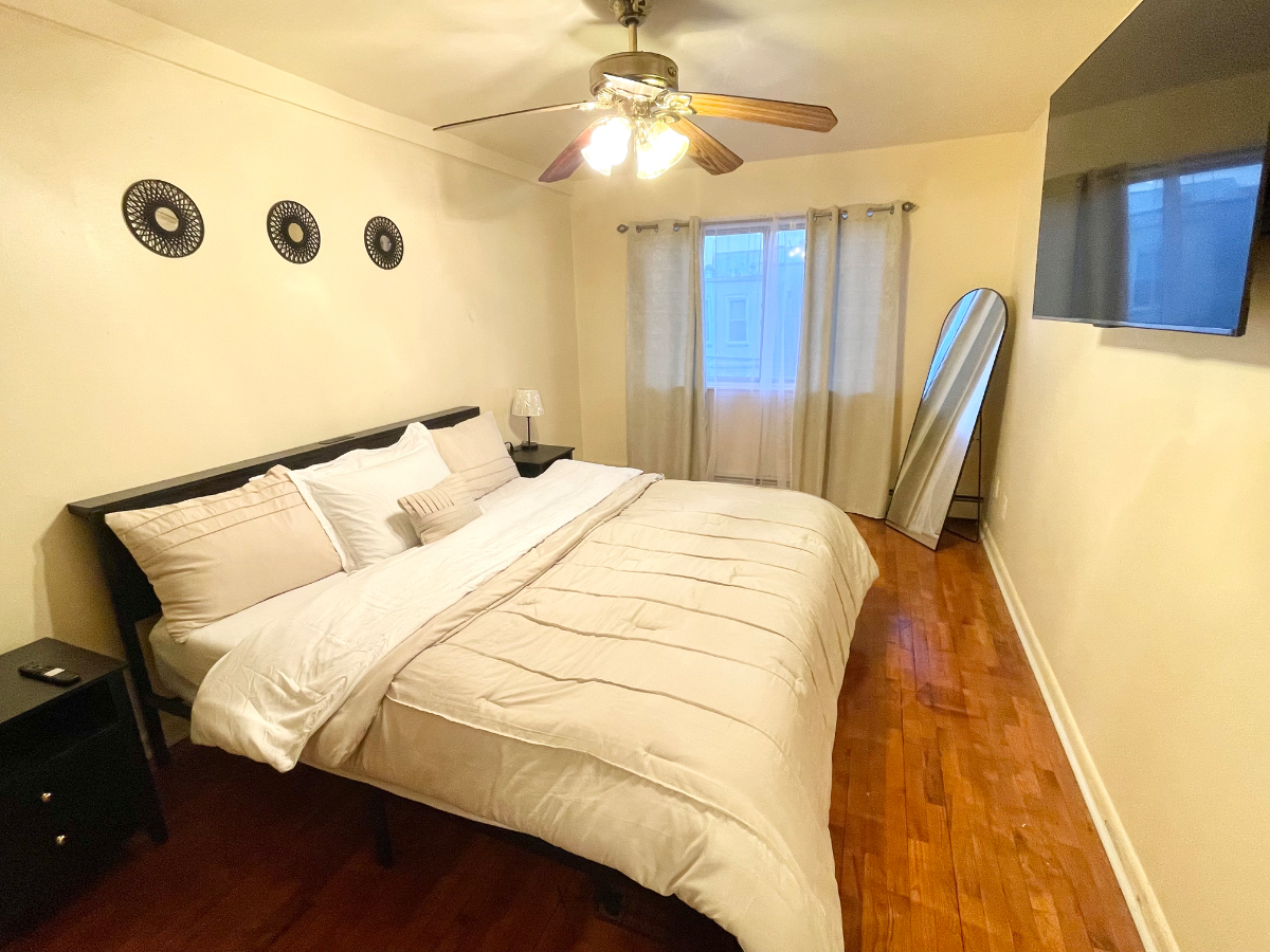 Spacious Charming 3-Bedroom Apartment - Photo 2