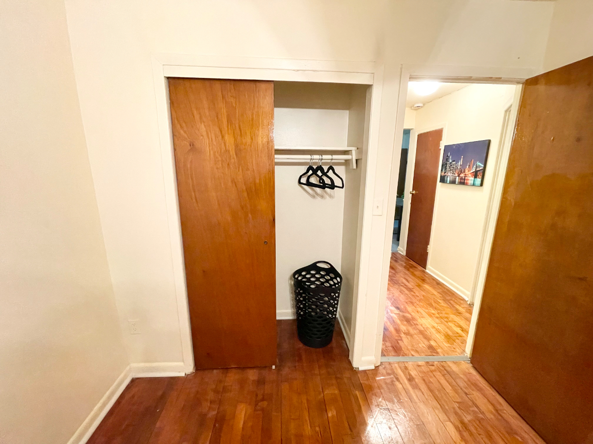 Spacious Charming 3-Bedroom Apartment - Photo 6