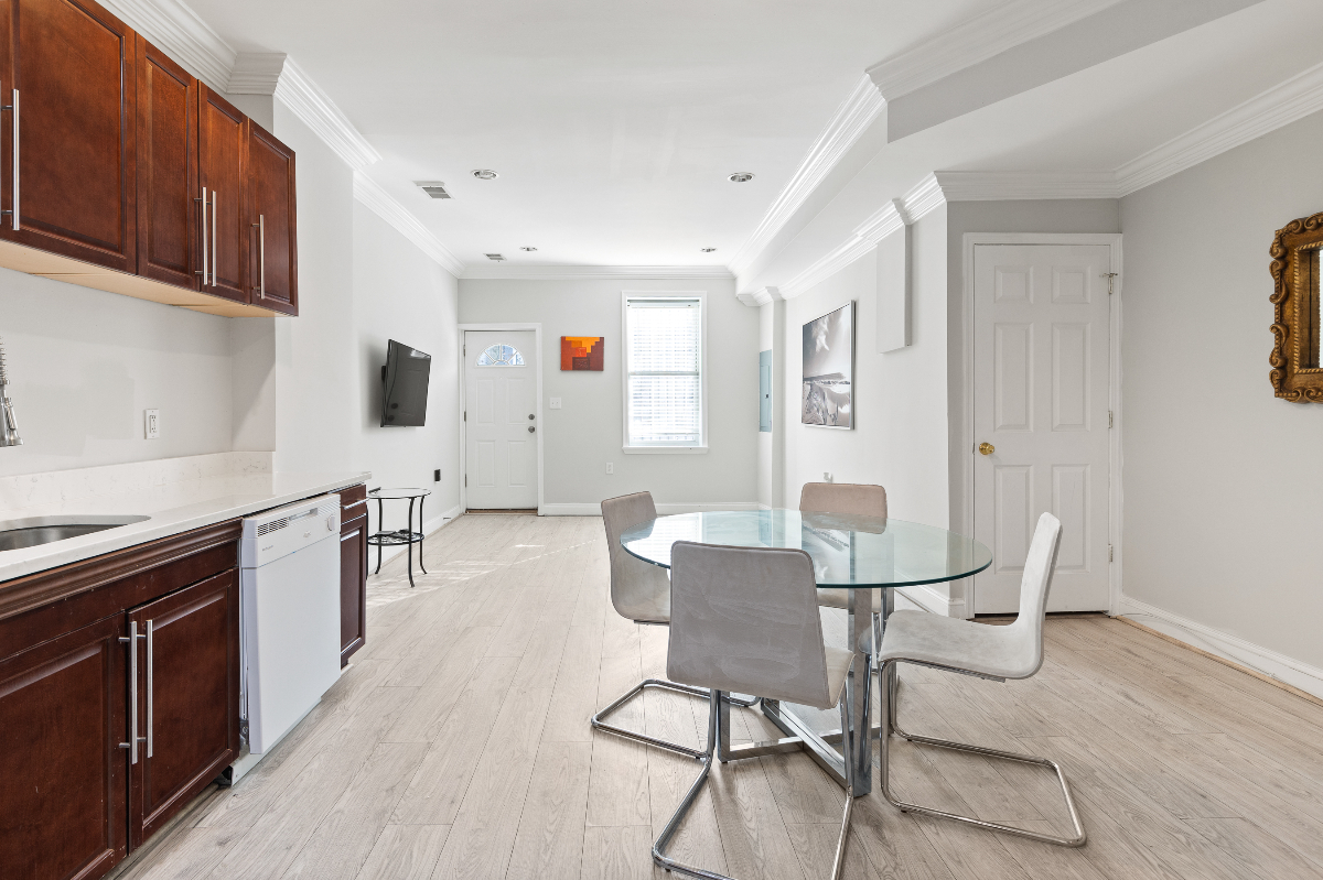 2 bedrooms / 2 bathrooms - Photo 8