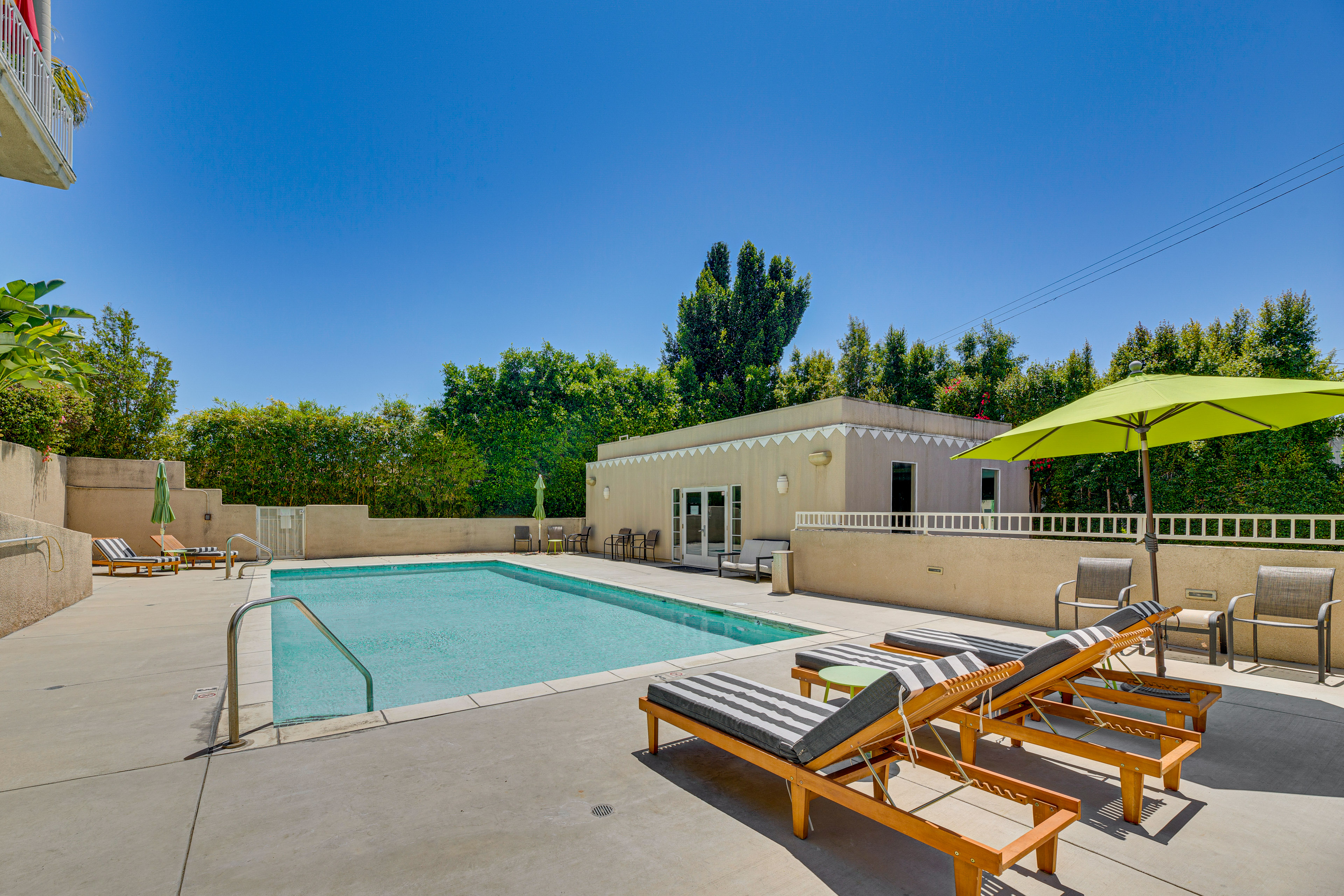 2 Mi to Hollywood: Condo w/ Pool & Hot Tub Access - 518745 - Photo 2