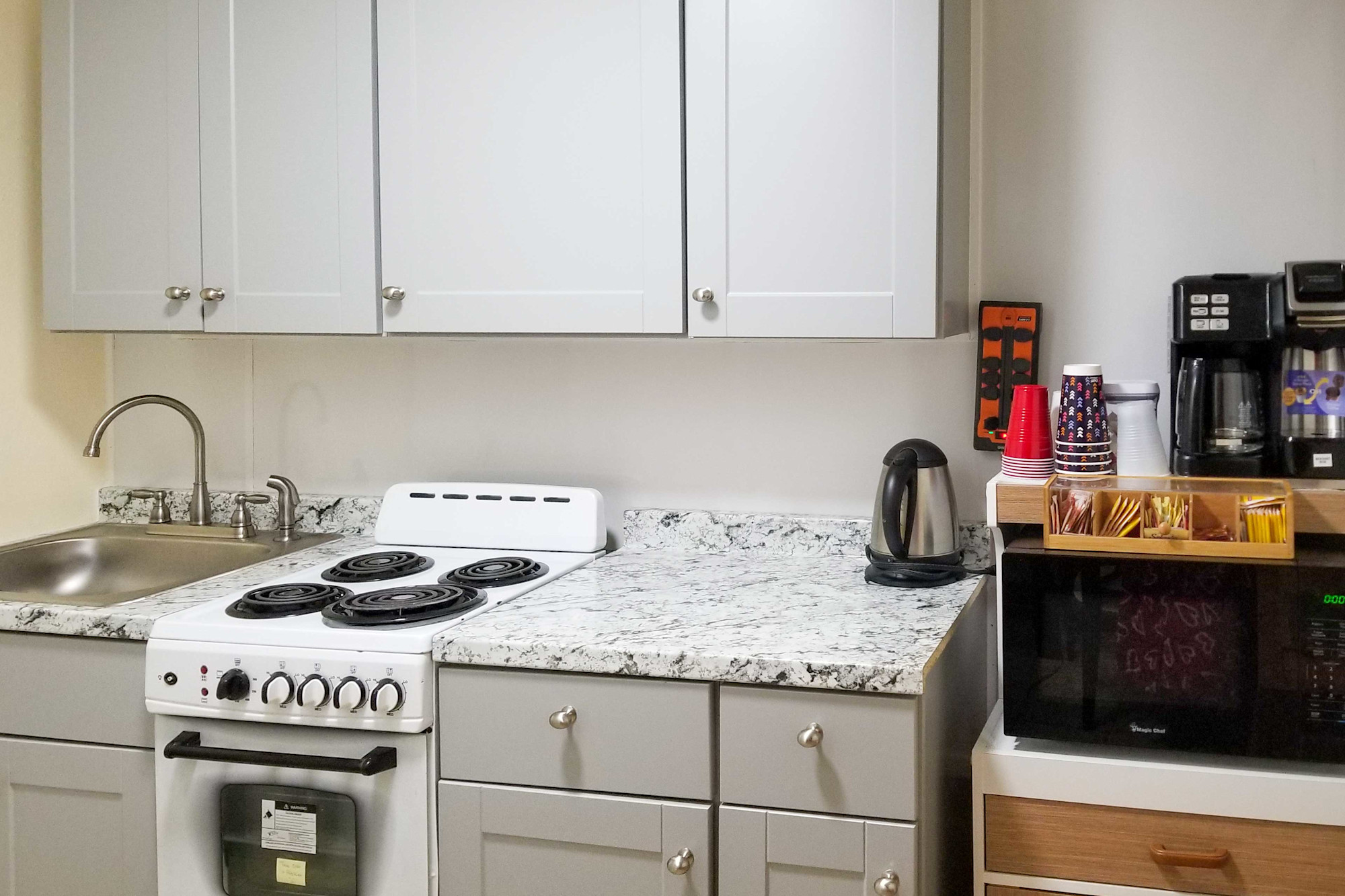 Charming Yonkers Retreat - 10 Mi to Central Park! - 452864 - Photo 8