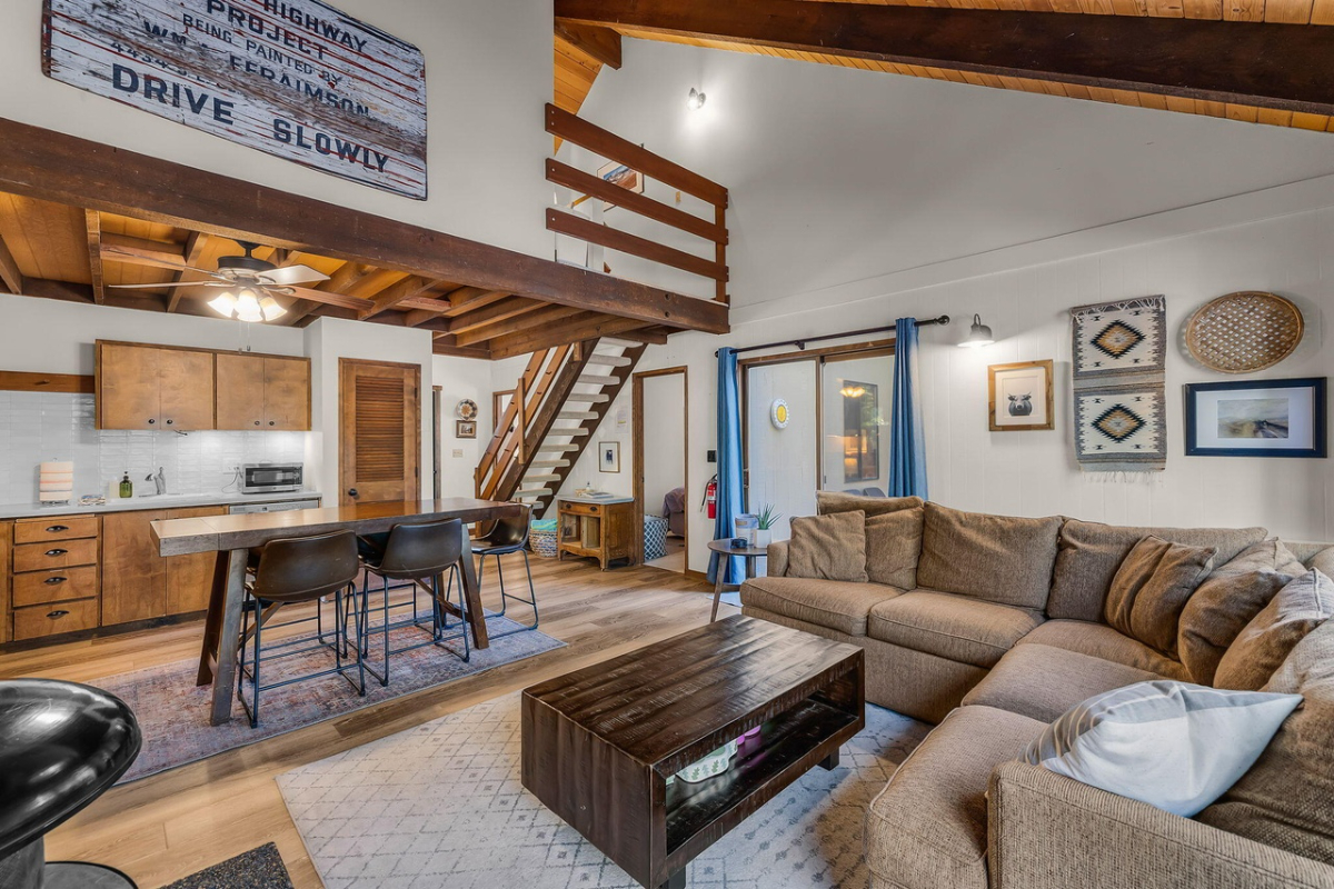Black Butte Ranch 2Bed + Loft Gem - Photo 3