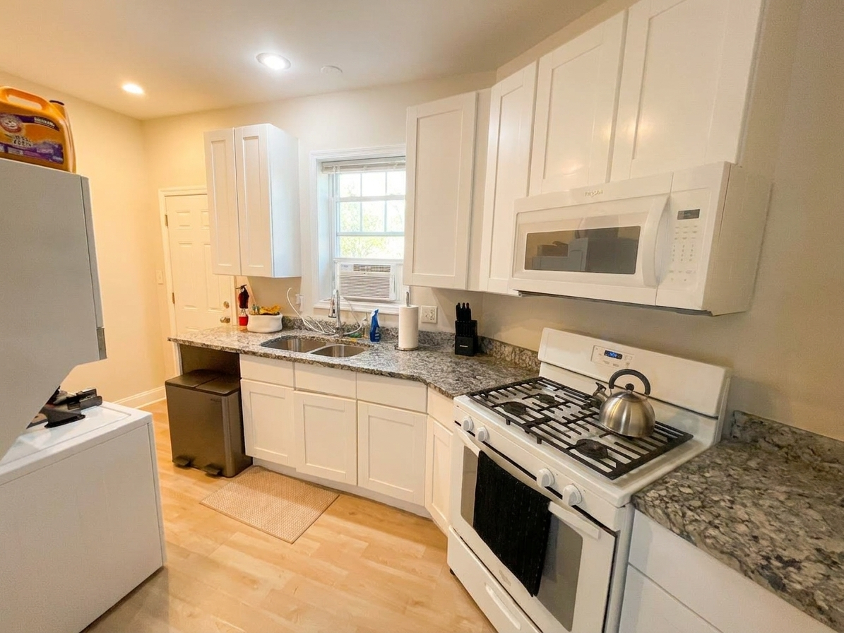 Charming Furnished DC Townhouse Near H Street & Capitol Hill - Photo 2