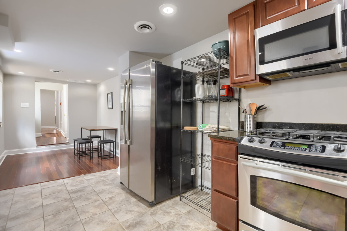 Room for Rent | $1215 | 1809 E Pratt St | Furnished Bedroom in Upper Fells Point - Photo 9