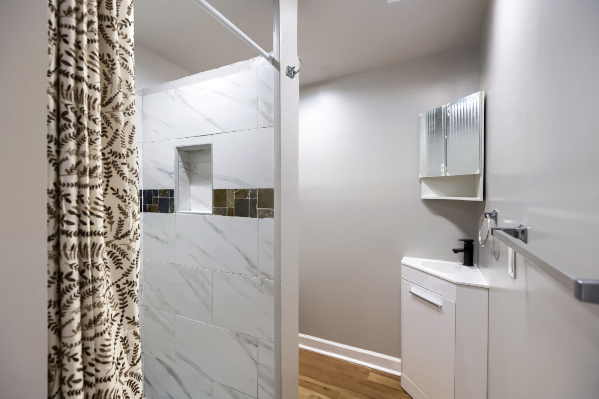 Room for Rent | $1215 | 1809 E Pratt St | Furnished Bedroom in Upper Fells Point - Photo 3