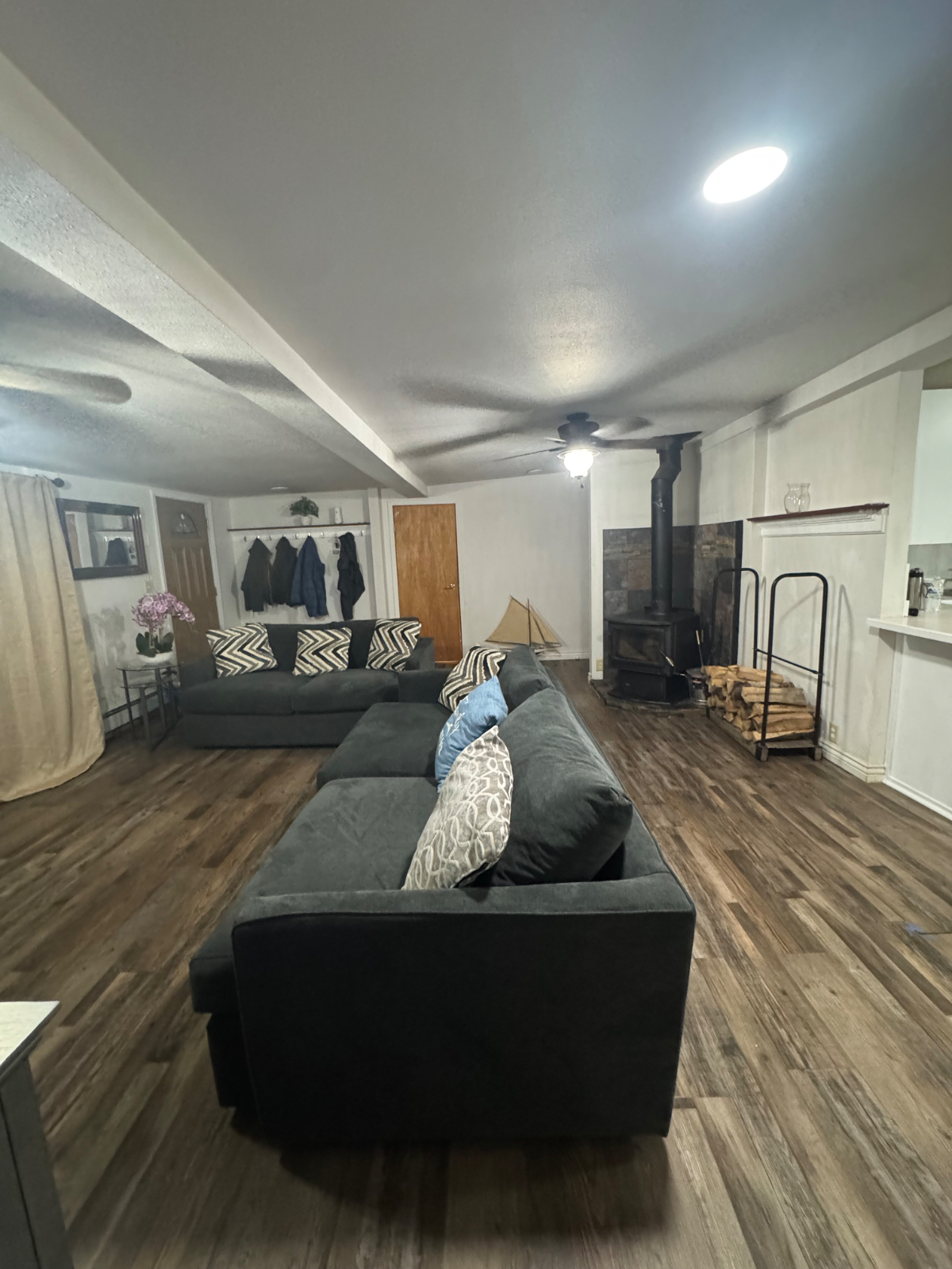 Spacious South Anchorage Retreat | Fully Furnished | Near Shopping, Trails & More - Photo 8