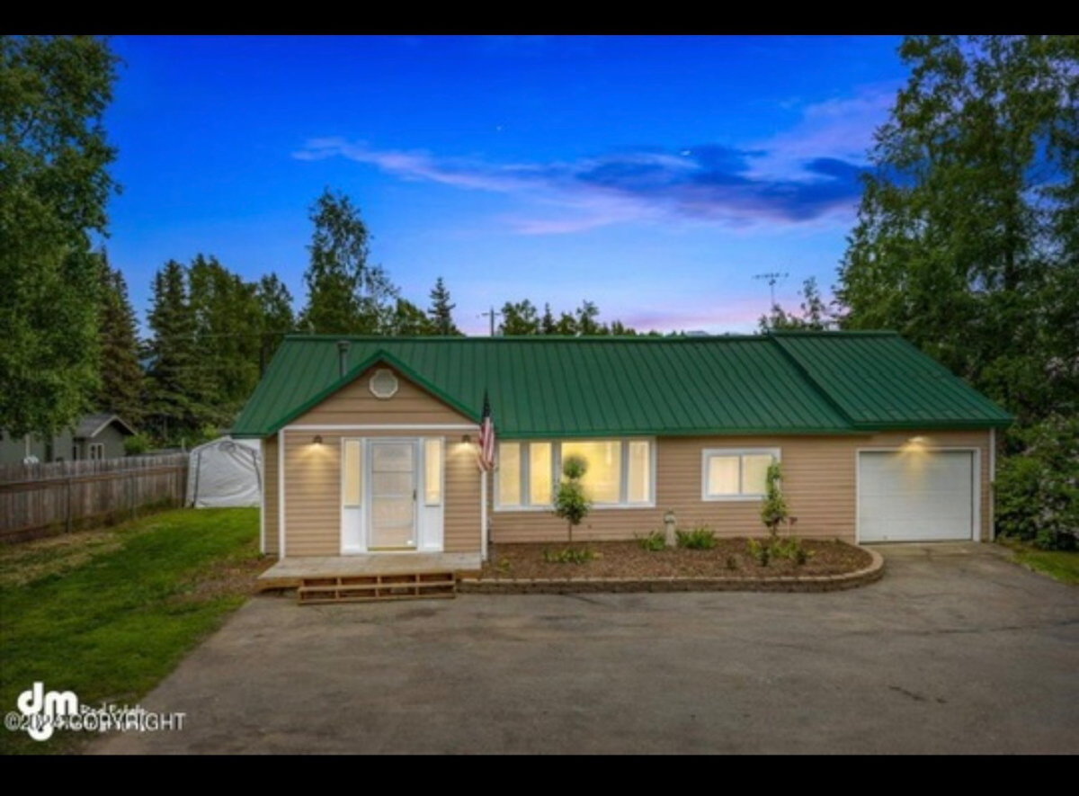 Spacious South Anchorage Retreat | Fully Furnished | Near Shopping, Trails & More - Photo 2