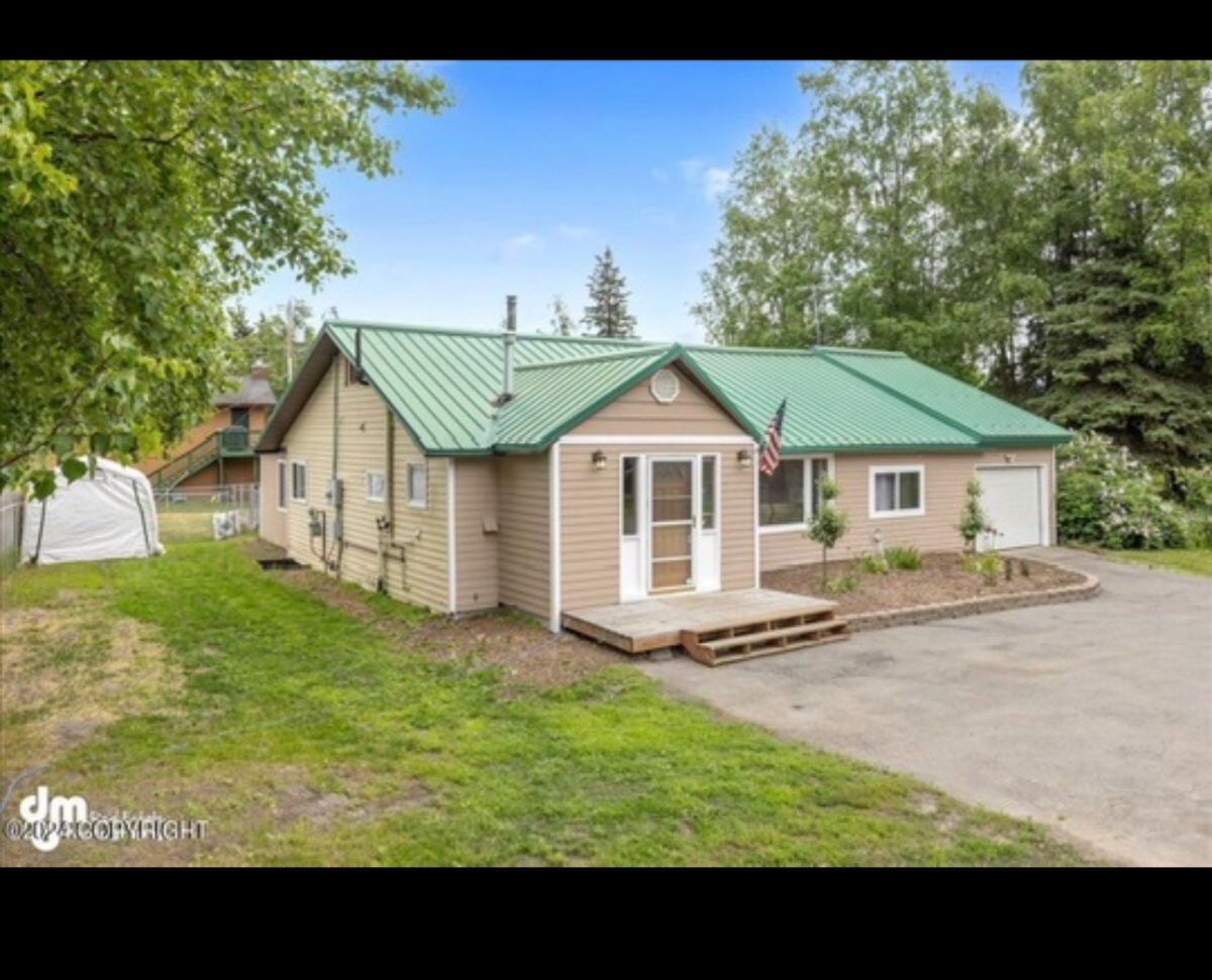 Spacious South Anchorage Retreat | Fully Furnished | Near Shopping, Trails & More - Photo 3