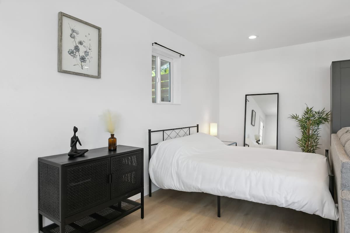 Luxury Apartment in SD ~7 min from the beach! - Photo 2