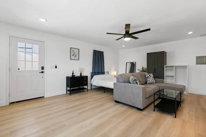Luxury Apartment in SD ~7 min from the beach! - Photo 4