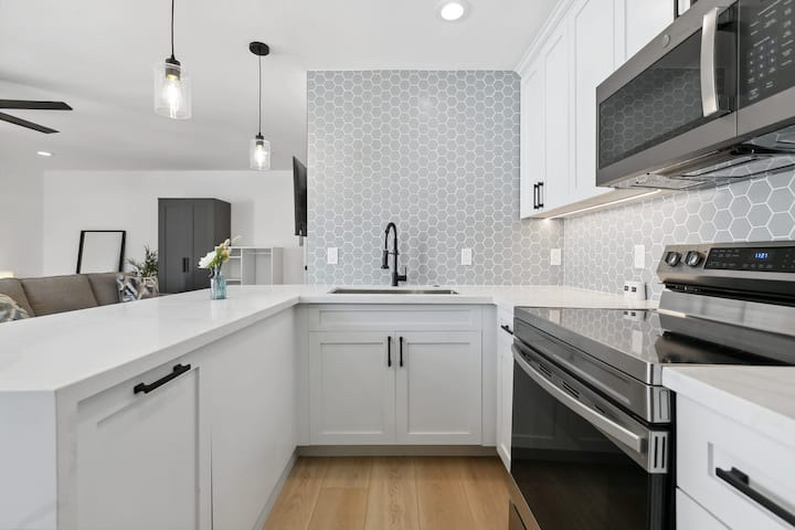 Luxury Apartment in SD ~7 min from the beach! - Photo 6