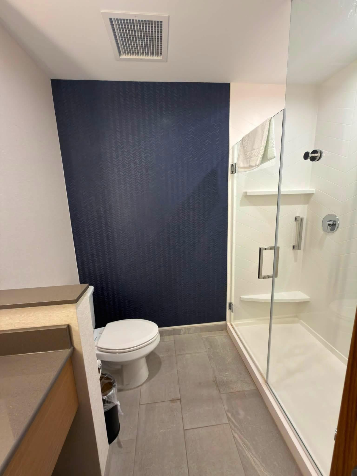 King Bedroom With Private Bath Near Brookdale Hospital, L Train And JFK Airport - Photo 3