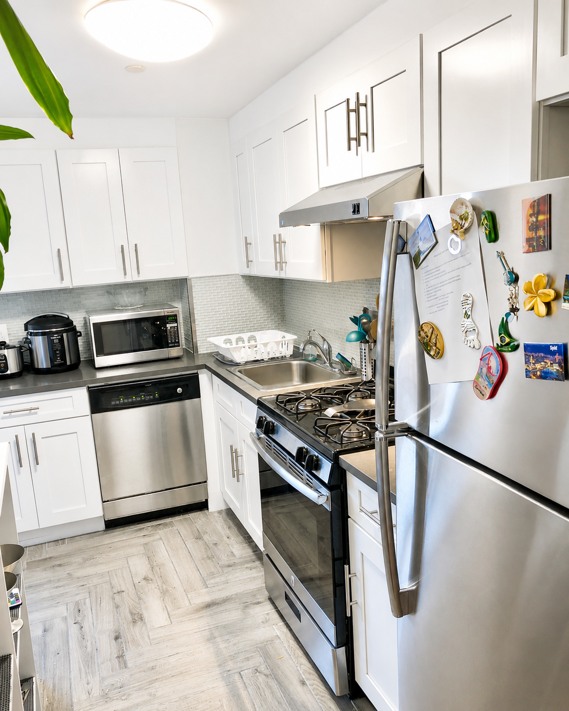 Spacious Furnished Junior 1BR in Manhattan | All Utilities Included | Gym + Elevator - Photo 5