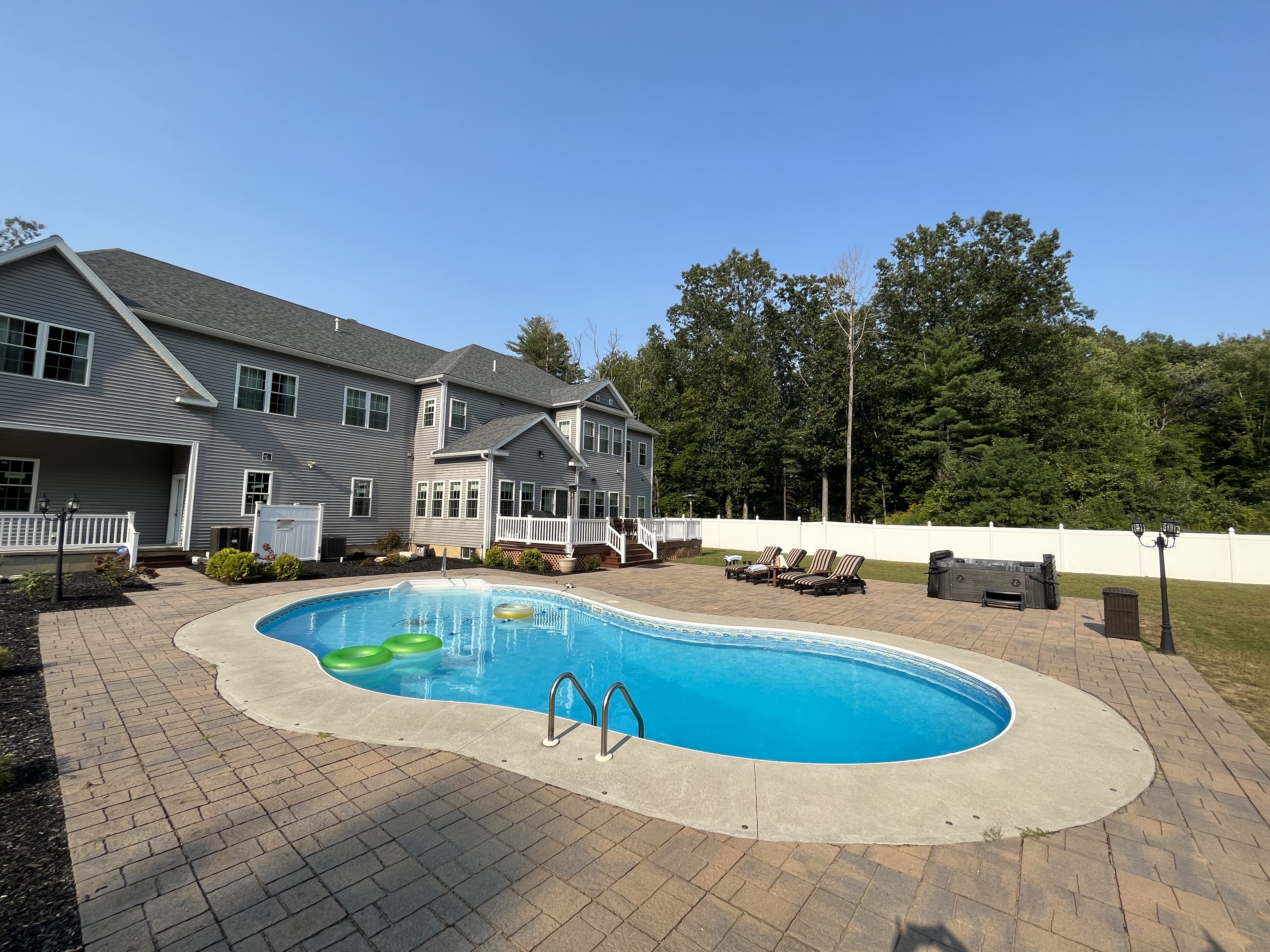 Saratoga Springs Estate Like Home - 7 Bedrooms, 5 Bathroom, In Ground Heated Pool - Centrally Locate - Photo 2