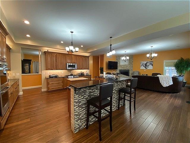 Saratoga Springs Estate Like Home - 7 Bedrooms, 5 Bathroom, In Ground Heated Pool - Centrally Locate - Photo 4