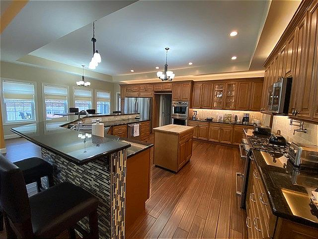 Saratoga Springs Estate Like Home - 7 Bedrooms, 5 Bathroom, In Ground Heated Pool - Centrally Locate - Photo 3
