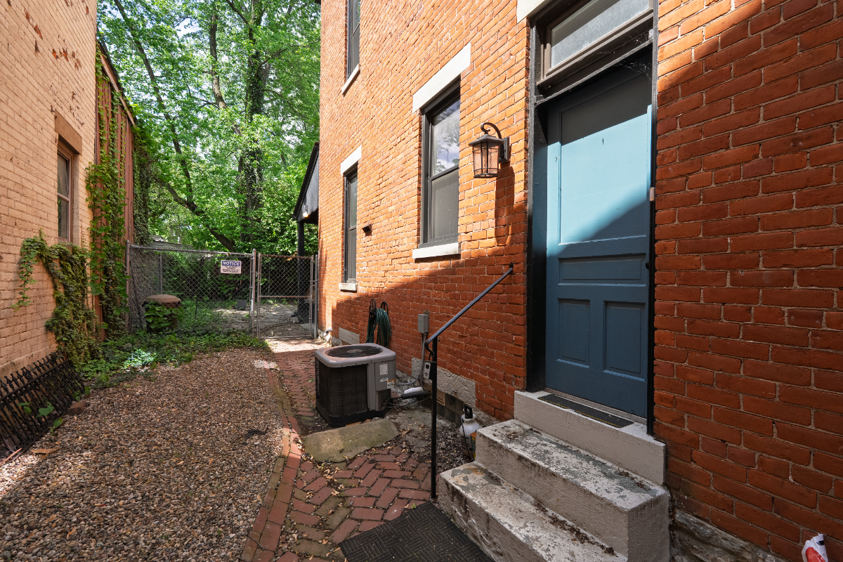 Historic Charm with modern Updates - Photo 3