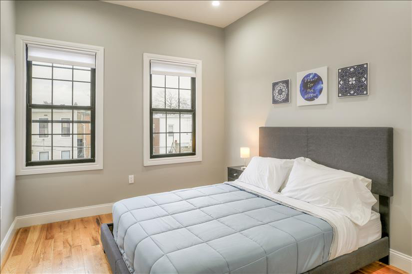 Skylight 83 | Fully Furnished Bedroom in Brooklyn Apartment - Photo 3