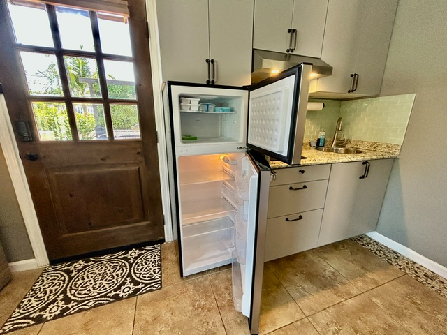 Walk to Bay,Private Pacific Beach Studio w/ KING bed - Photo 3