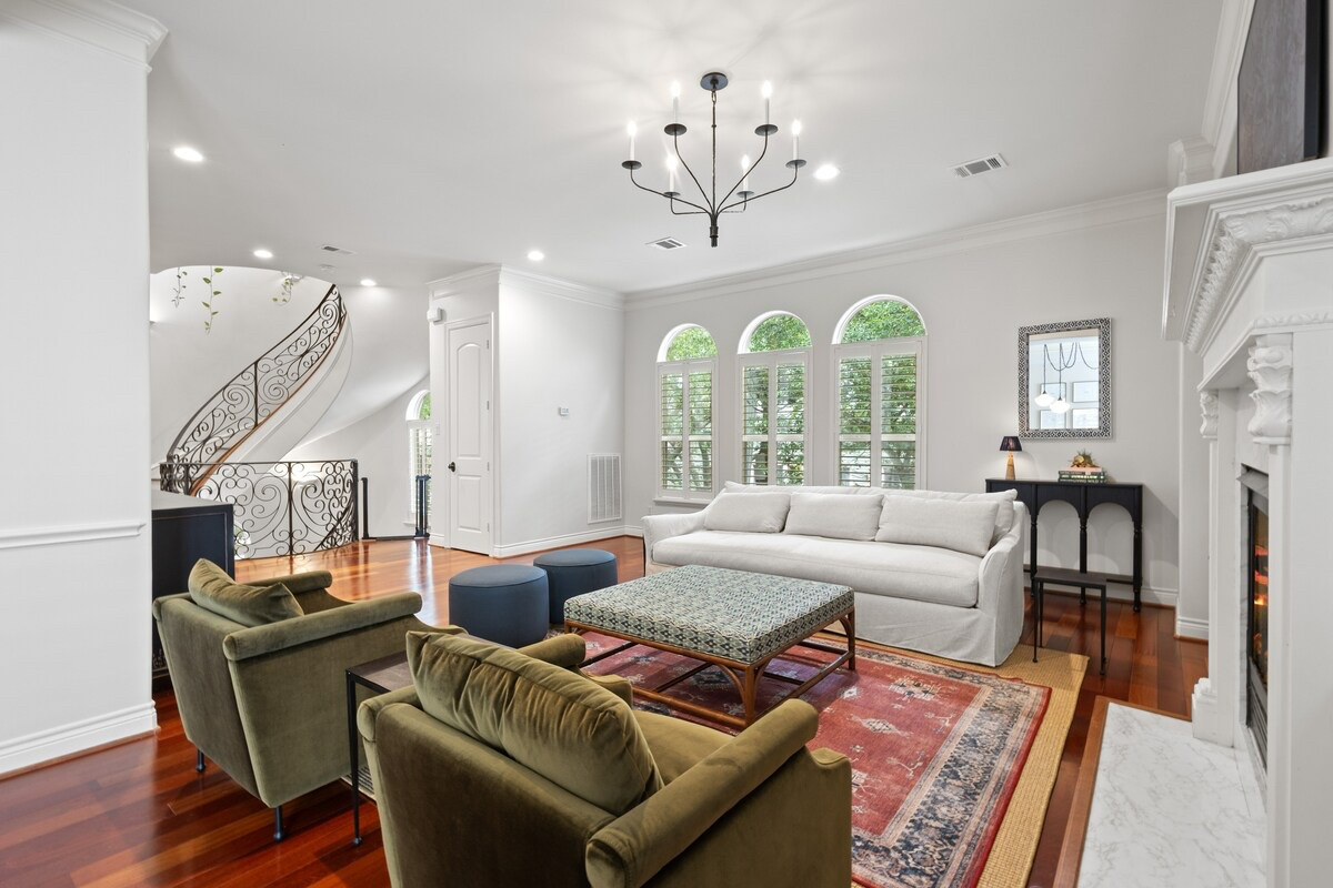 Montrose Luxury - Photo 1