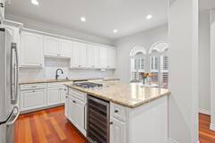 Montrose Luxury - Photo 12