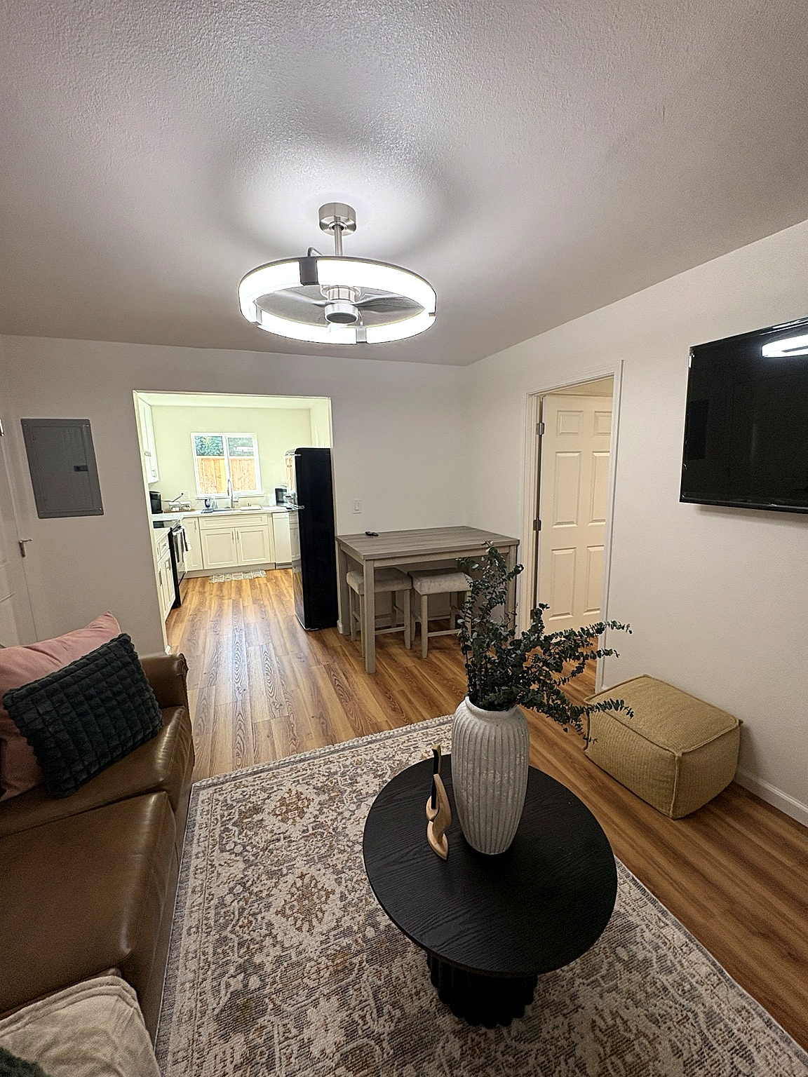 Newly Remodeled 2BR | DTSJ | Parking + EV charging - Photo 2