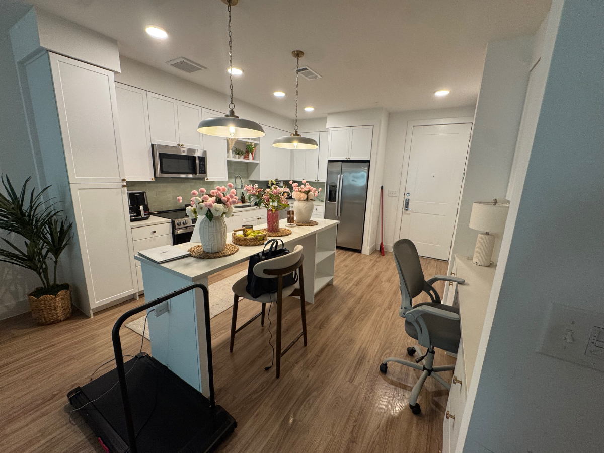 Spacious Furnished 1BR in North Austin. Flexible Lease Through Dec. 1 - Photo 1