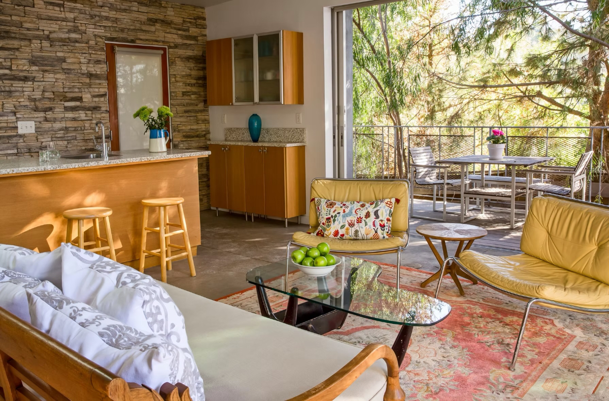 Modern private pool house in Silver Lake - Photo 1