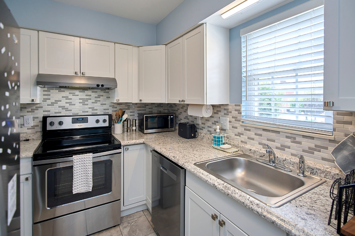 Downtown Cozy Townhouse - Photo 6