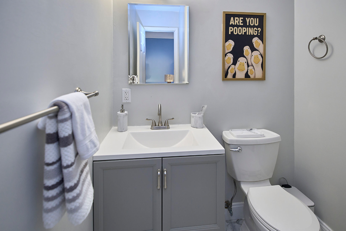 Downtown Cozy Townhouse - Photo 12