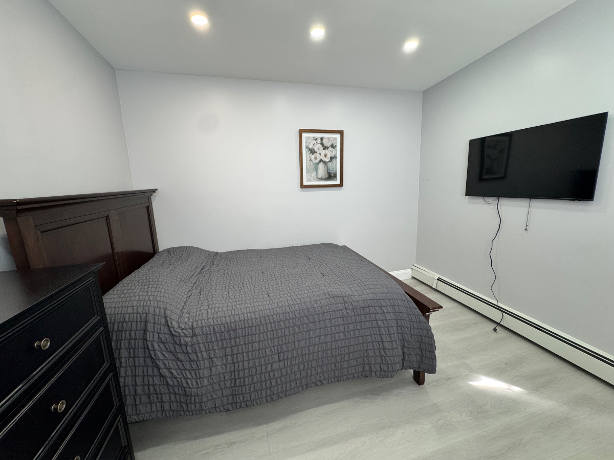 Brand new cozy cottage in Springfield Gardens. - Photo 2